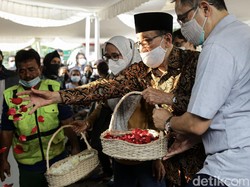 Akbar Tanjung-Tjahjo Kumolo Hadir di Pemakaman Wimar Witoelar