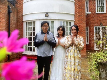 7 Potret Armand Maulana & Dewi Gita Rayakan Lebaran di London Inggris