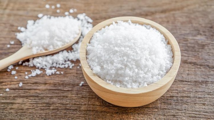 Bahaya makan garam Waspada! Ini 4 Efek Samping Konsumsi Garam Berlebihan