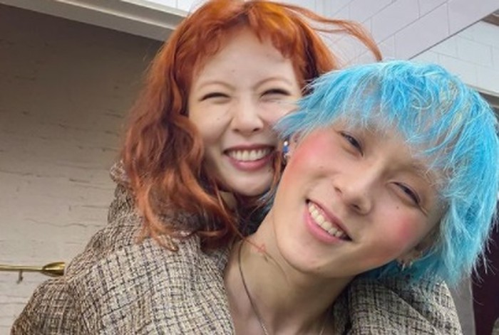 Beberapa waktu lalu, seluruh artis naungan P Nation melakukan memotretan bersama Rolling Stones Korea, dan pasangan ini mengatakan kalau ingin bekerja sama sebagai sebuah grup duo / foto: instagram.com/hyunah_aa