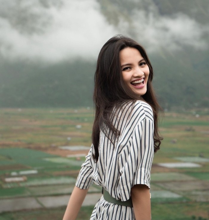 Berkarier di bidang teknologi sudah menjadi cita-cita Sabrina sejak kecil. Hingga akhirnya ia memutuskan untuk kuliah Ilmu Komputer. Saat kuliah, Sabrina sering mengikuti kompetisi bahkan hingga level internasional. (Foto: instagram.com/sabrinaanggraini)