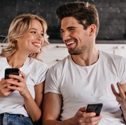 Ingin Menyenangkan Hati Pasanganmu? Coba Kenali Bahasa Cintanya dengan 3 Tips Ini
