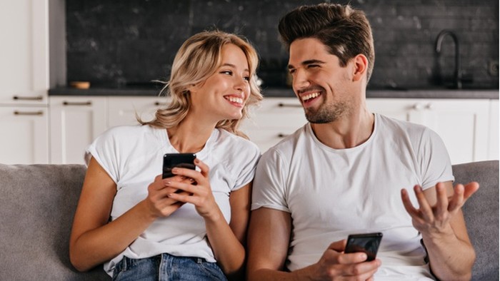 Ingin Menyenangkan Hati Pasanganmu? Coba Kenali Bahasa Cintanya dengan 3 Tips Ini