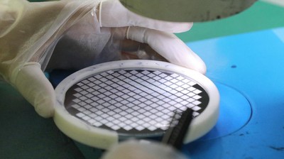img-title Chip Besutan RI-AS untuk Produk Otomotif di Tengah Krisis