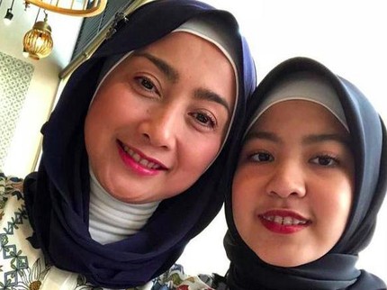 5 Potret Terkini Desy Ratnasari Bersama Putri Semata Wayangnya