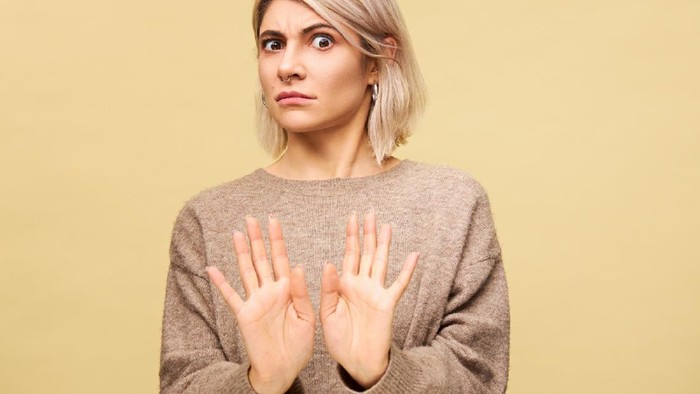 Cek Nih, 5 Perilaku Negatif yang Gak Sadar Masih Sering Kamu Lakukan