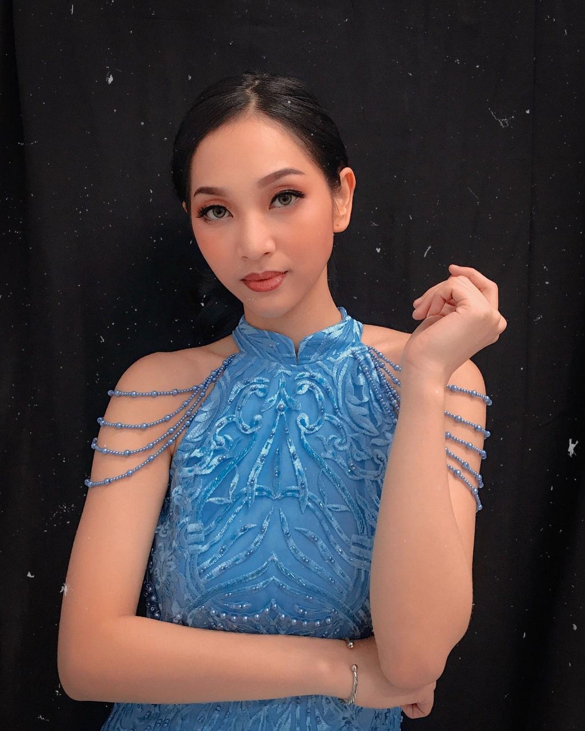 Banyak yang mengira Harini Sondakh memeluk Islam dan menjadi mualaf&period; Yuk kita lihat potretnya&excl;