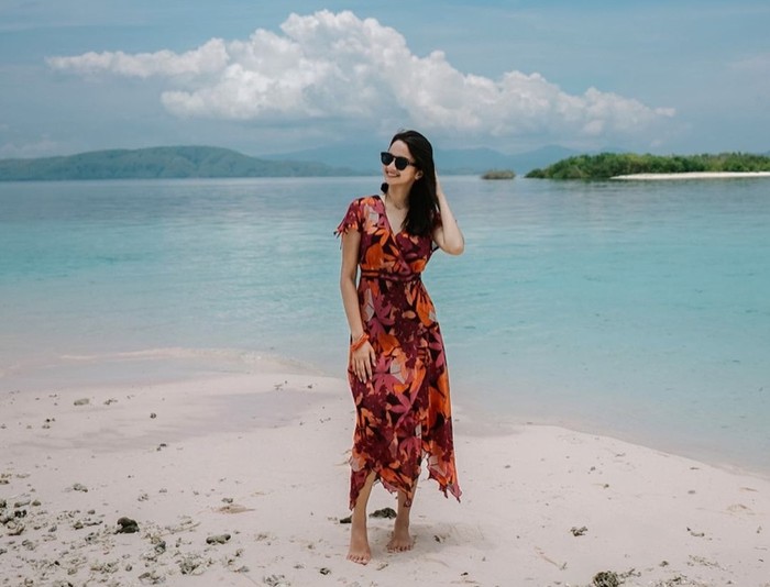 Jadi tak heran jika Sabrina sangat suka traveling dan berada di alam terbuka. (Foto: instagram.com/sabrinaanggraini)