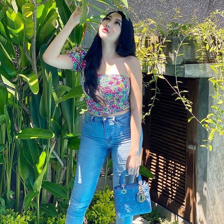 Lucinta Luna mengaku punya burung selama 16 tahun di video baru YouTube Boy William. Yuk lihat potret Lucinta Luna!