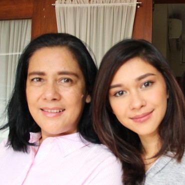 Lidya Kandaou Tertidur Bareng Cucu, Wajahnya Jadi Sorotan