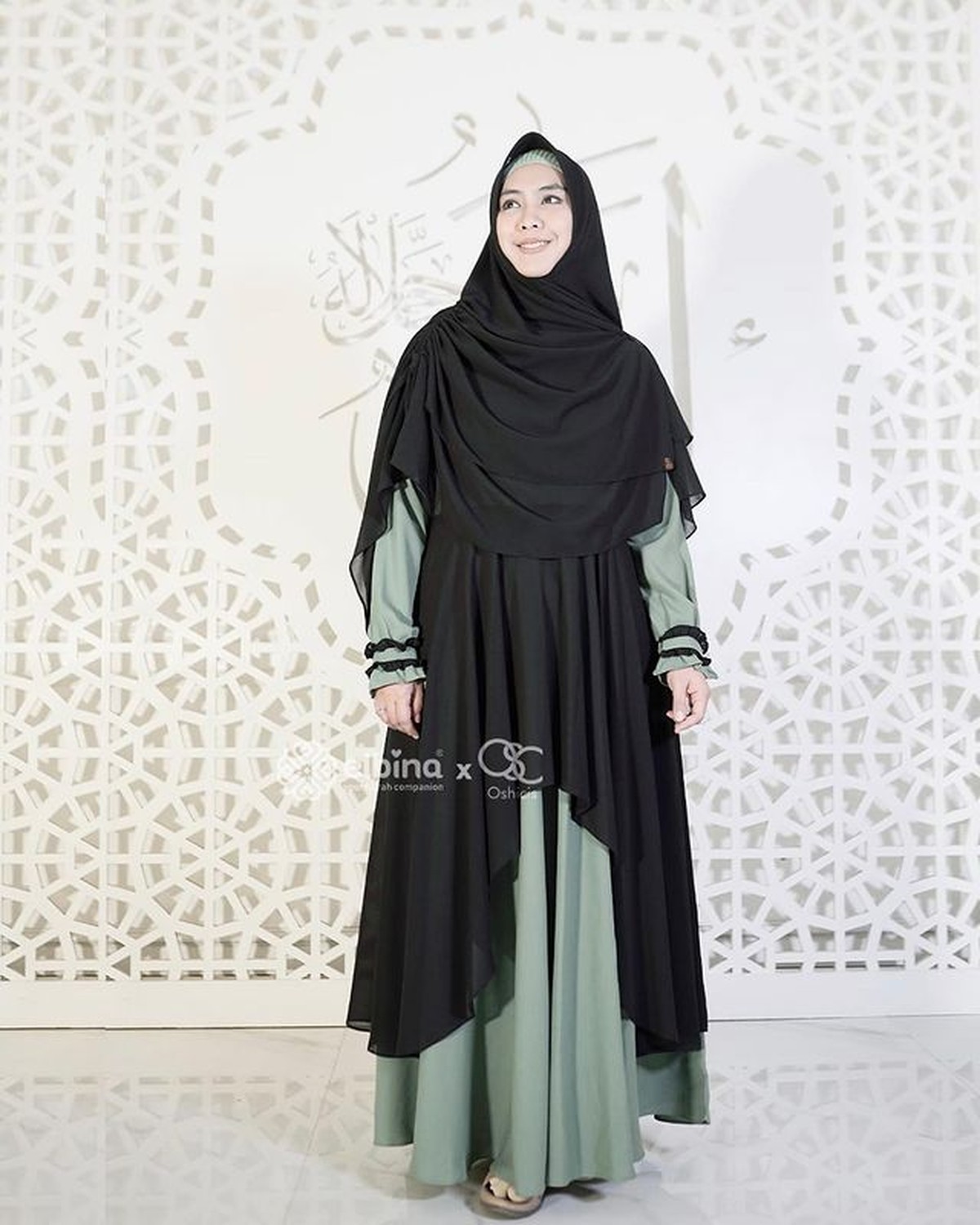 Nama Oki Setiana Dewi disebut-sebut sebagai istri poligami Uje&period; Yuk kita lihat potret Oki Setiana Dewi&excl;