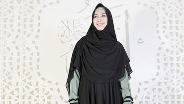 img-title Umi Pipik Buka Suara Soal Isu Oki Setiana Dewi Jadi Istri Ketiga Uje