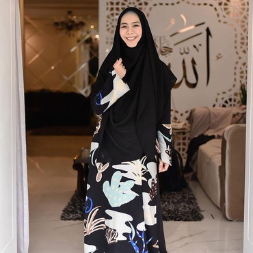 Oki Setiana Dewi Menjawab Isu Jadi Istri Ketiga Uje, Apa Katanya?