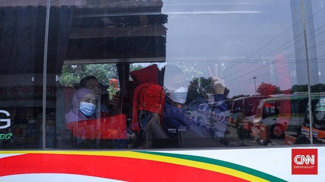 FOTO: Bendung Covid-19 di Terminal Kampung Rambutan