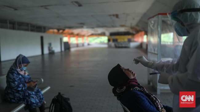 Dari 148 pemudik yang positif Covid-19, sebanyak 74 orang menjalani isolasi mandiri dan 17 lainnya dirujuk ke fasilitas kesehatan sesuai domisili.