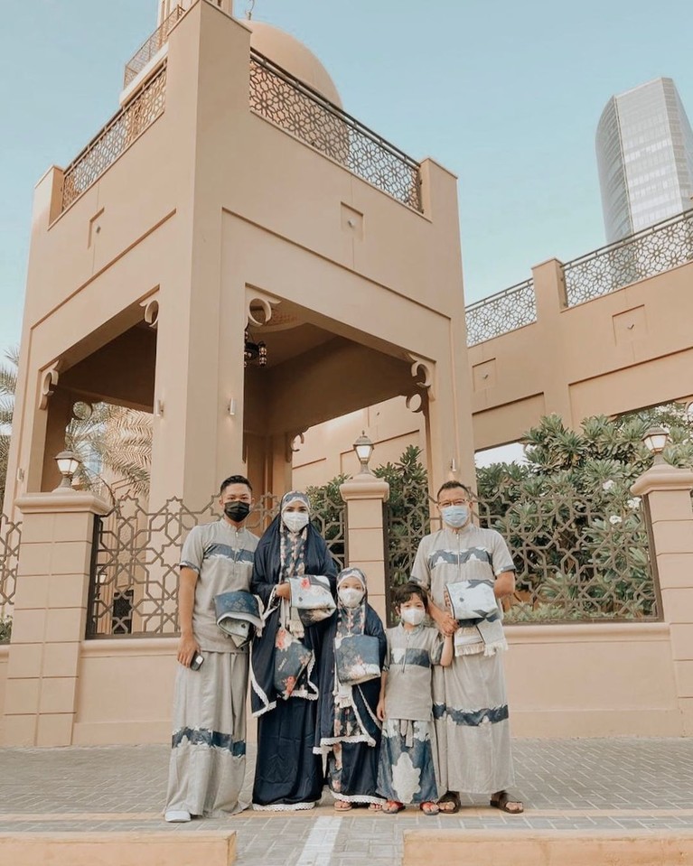 Keluarga Anang Hermansyah tengah berkunjung ke Dubai. Yuk kita lihat potret selama mereka disana!