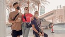 Potret Keluarga Anang Hermansyah di Dubai Keluarga Anang Hermansyah tengah berkunjung ke Dubai. Yuk kita lihat potret selama mereka disana!