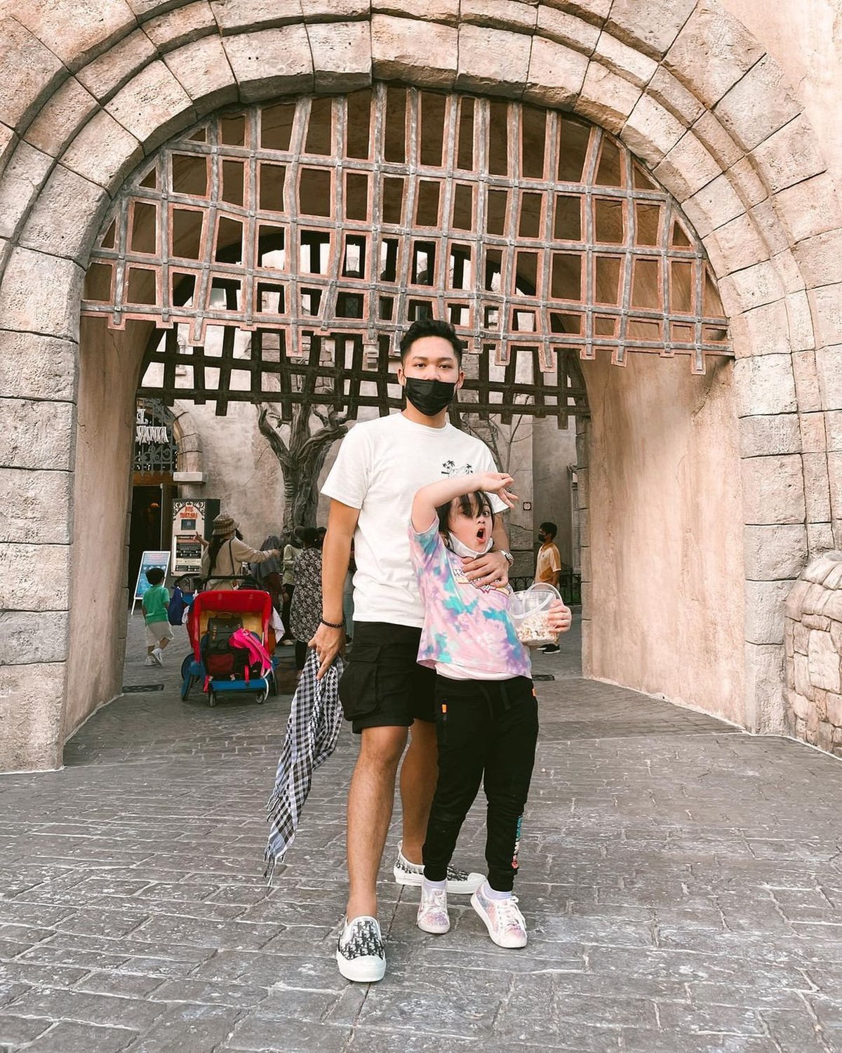 Keluarga Anang Hermansyah tengah berkunjung ke Dubai&period; Yuk kita lihat potret selama mereka disana&excl;