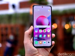 10 HP Android Harga Rp 2-4 Juta Terbaik 2021