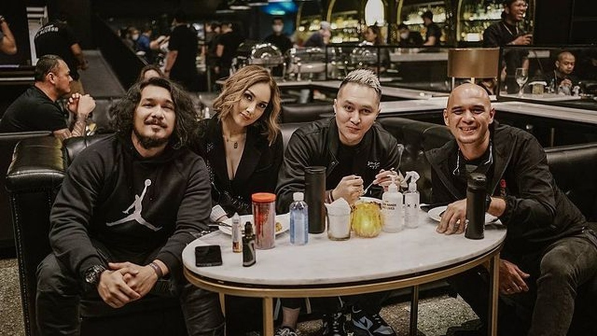 Perayaan Hari Ulang Tahun Sara Wijayanto yang ke 42&period;