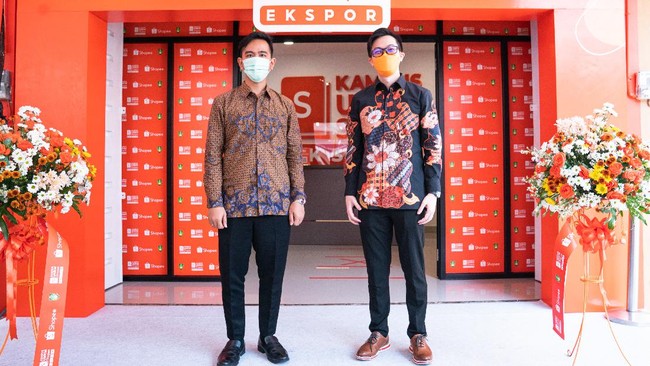 Shopee mewujudkan komitmen UMKM Surakarta Go Ekspor dengan meresmikan Kampus UMKM Shopee Ekspor bersama Wali Kota Solo Gibran Rakabuming pada Selasa (18/5).