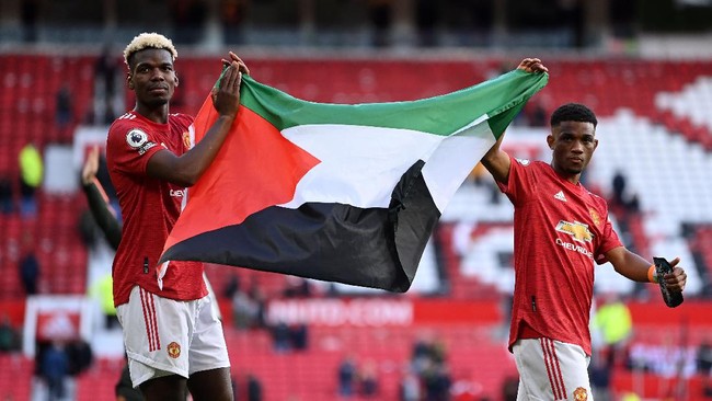 Pelatih Manchester United Ole Gunnar Solskjaer mendukung aksi Paul Pogba dan Amad Diallo yang mengibarkan bendera Palestina.