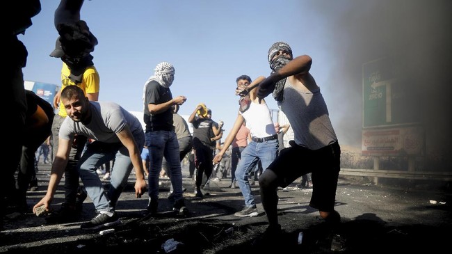 Jumlah penduduk Jalur Gaza, Palestina, yang tewas akibat serangan Israel sampai saat ini mencapai 228 orang.