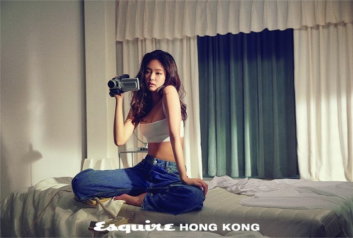 Tidak heran kalau Jennie dijuluki sebagai ratu iklan brand terkenal / foto: instagram.com/esquirehk
