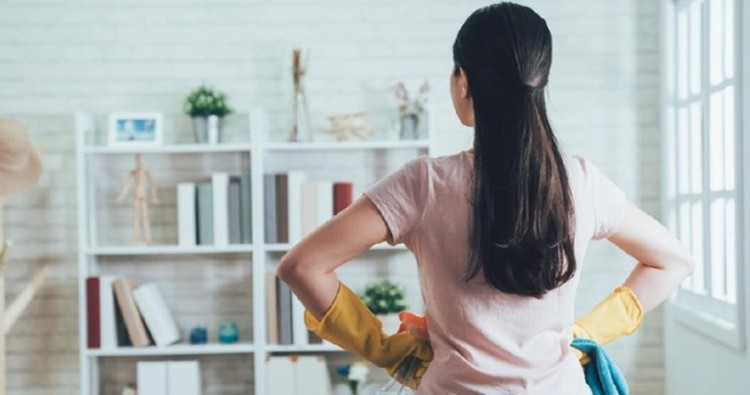 Di antara banyak pekerjaan rumah yang harus diselesaikan, ada beberapa tugas yang sebenarnya cukup dilakukan sekali dalam setahun. Apa saja pekerjaan tersebut?