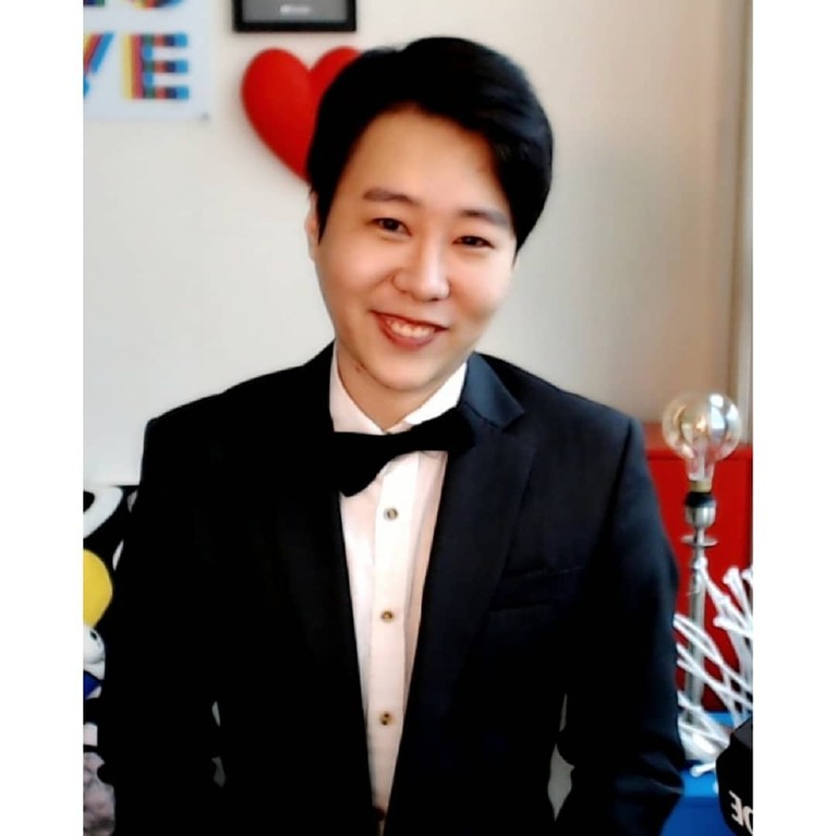 Ujung Oppa Youtuber Korea yang Jadi Mualaf dan Nikahi Pedangdut Nama Ujung Oppa Youtuber asal Korea sempat viral karena jadi mualaf dan nikahi penyanyi dangdut. Yuk kita lihat potretnya!