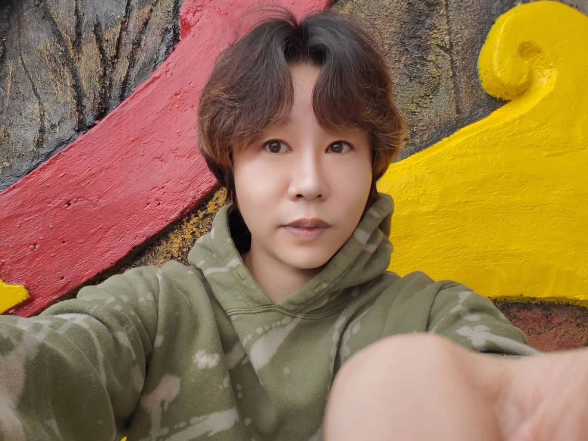 Nama Ujung Oppa Youtuber asal Korea sempat viral karena jadi mualaf dan nikahi penyanyi dangdut&period; Yuk kita lihat potretnya&excl;