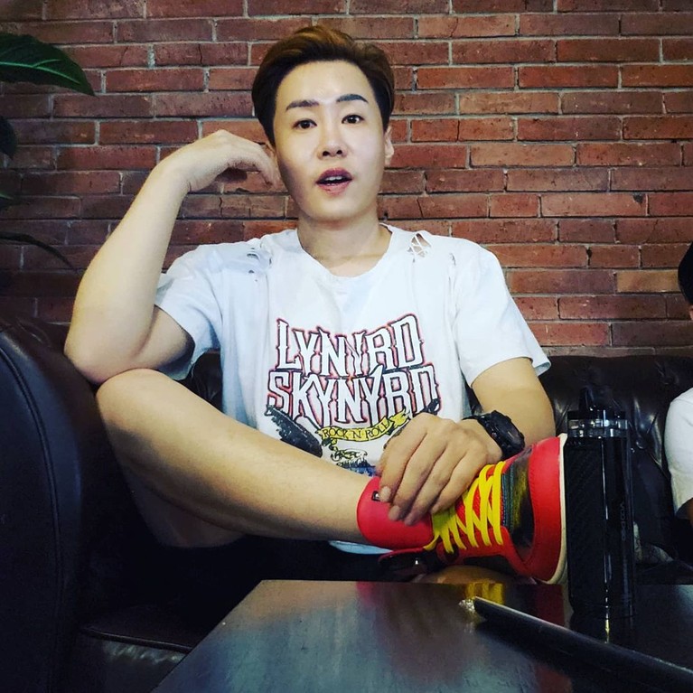 Ujung Oppa Youtuber Korea yang Jadi Mualaf dan Nikahi Pedangdut Nama Ujung Oppa Youtuber asal Korea sempat viral karena jadi mualaf dan nikahi penyanyi dangdut. Yuk kita lihat potretnya!