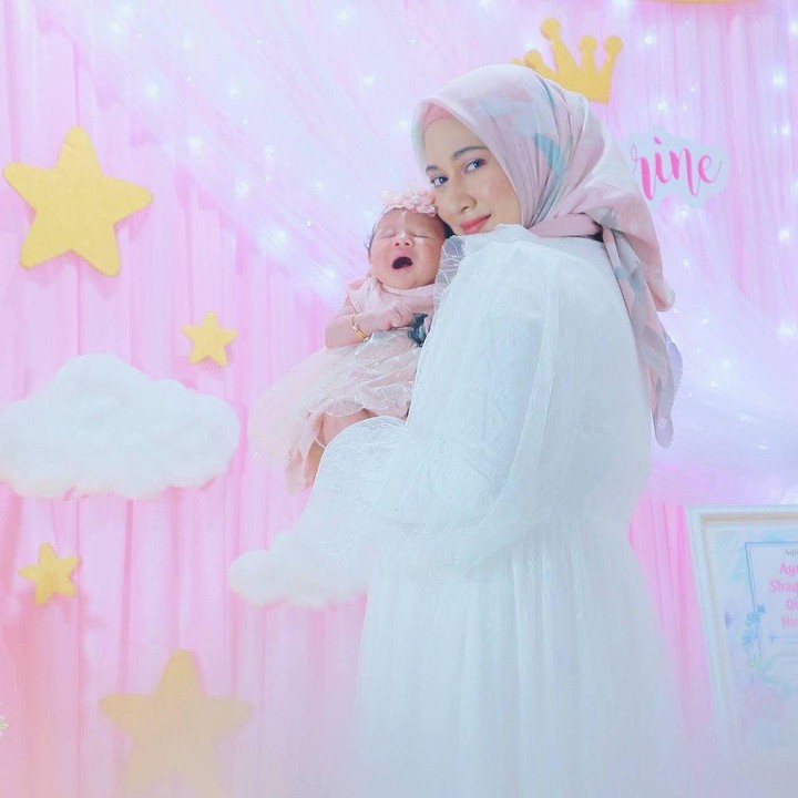 <p>Dengan penampilan baru tersebut, pesona ibu dari seorang bayi perempuan ini makin terpancar.  (Foto: Instagram @vivin.fy).</p>