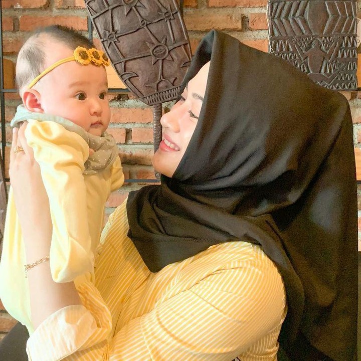 <p>Nama Polwan cantik Vivin Febriyanti berhasil menarik perhatian netizen karena pesonanya, Bunda. Kecantikannya membuat Bunda satu anak ini terkenal di media sosial. (Foto: Instagram @vivin.fy).</p>