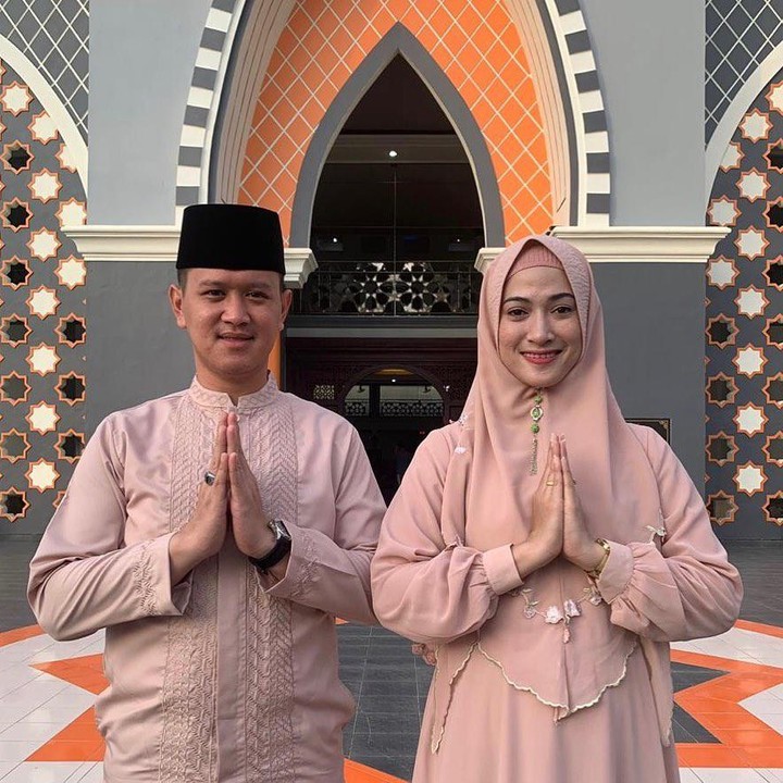 <p>Ditambah lagi, istri akpol Alfin Dwi Wahyudi Nuntung tersebut kini tampil berhijab, Bunda. (Foto: Instagram @alfinnuntung).</p>