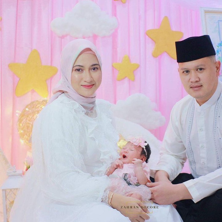 <p>Tak heran, netizen menyebut kecantikan Vivin mirip dengan artis Nabila Syakieb, lho. Bagaimana, Bunda setuju? (Foto: Instagram @vivin.fy).</p>