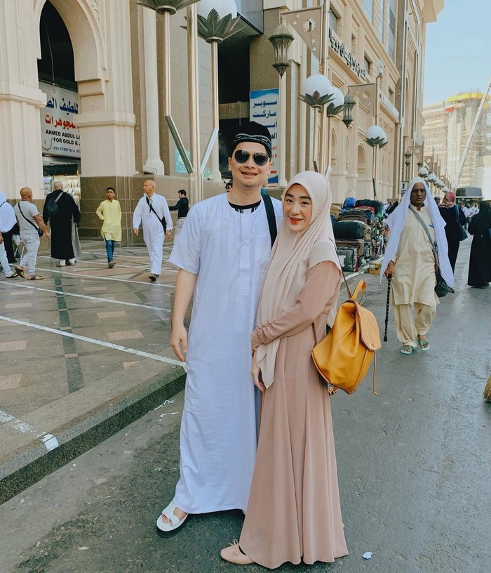 Alvin dan Larissa menikah pada tahun 2016 ketika keduanya sama-sama masih berusia muda. Pada saat itu Alvin berusia 17 tahun, sedangkan Larissa berusia 20 tahun. (foto: instagram.com/larissachou)