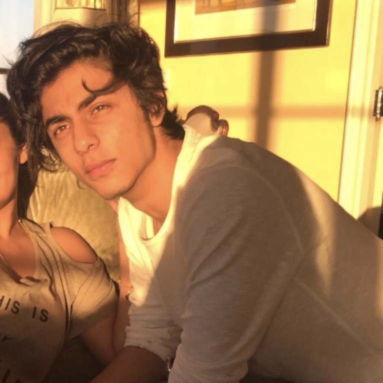 Aryan Khan Potret wisuda anak pertama Shah Rukh Khan viral karena ketampanannya. Yuk kita intip potretnya!