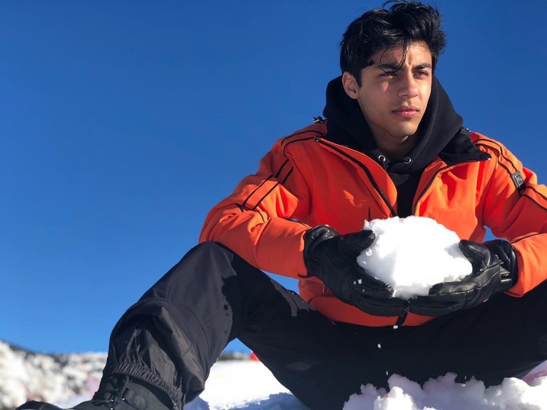 Aryan Khan Potret wisuda anak pertama Shah Rukh Khan viral karena ketampanannya. Yuk kita intip potretnya!