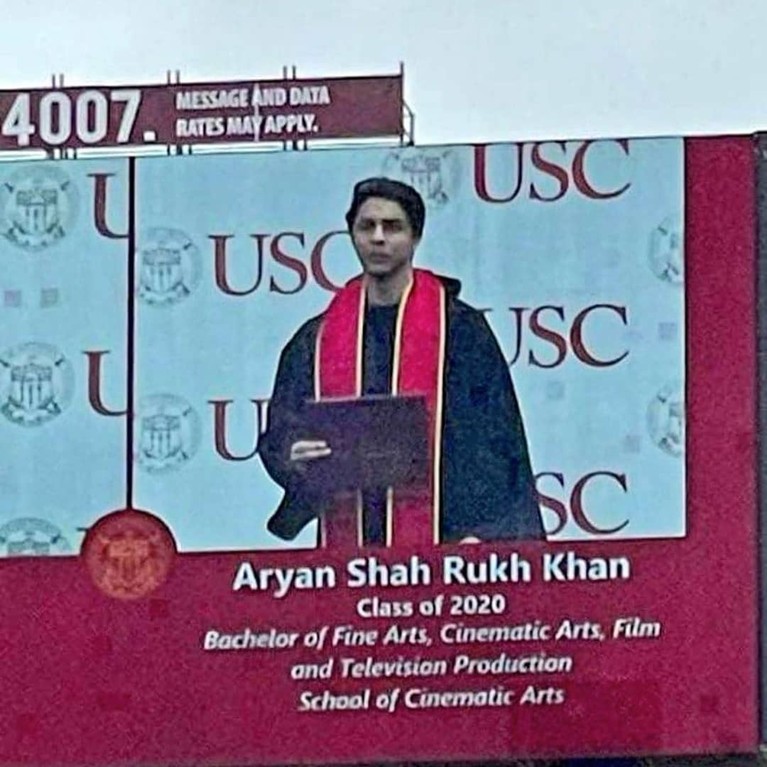 Aryan Khan Potret wisuda anak pertama Shah Rukh Khan viral karena ketampanannya. Yuk kita intip potretnya!