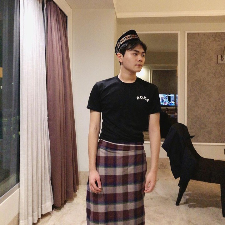 <p>Aydin Moon tidak main-main dalam menjalankan keputusannya untuk menjadi mualaf. Ia menjalani kehidupan sebagai seorang Muslim yang taat, Bunda. (Foto: Instagram: @aydinmoon)</p>