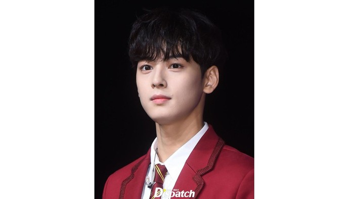 Cowok kelahiran tahun 1997 ini mengawali debut bersama boy group ASTRO pada tahun 2016 / foto: instagram.com/koreadispatch