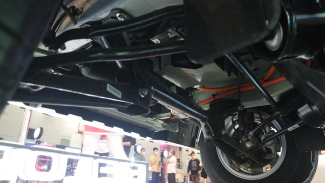 Gemuk adalah pelumas yang tidak dipengaruhi gravitasi atau gerakan mobil sehingga penggunaannya efektif untuk area yang sulit dilumasi pelumas cair.