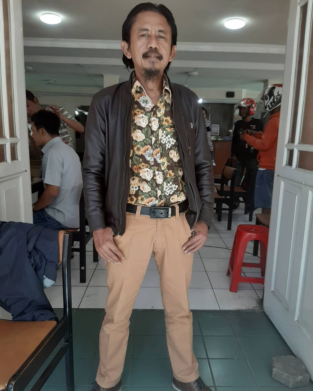 Sikap Epy Kusnandar saat dicegat pihak berwajib ketika mudik jadi sorotan&period; Yuk kita intip potret artis senior ini&excl;