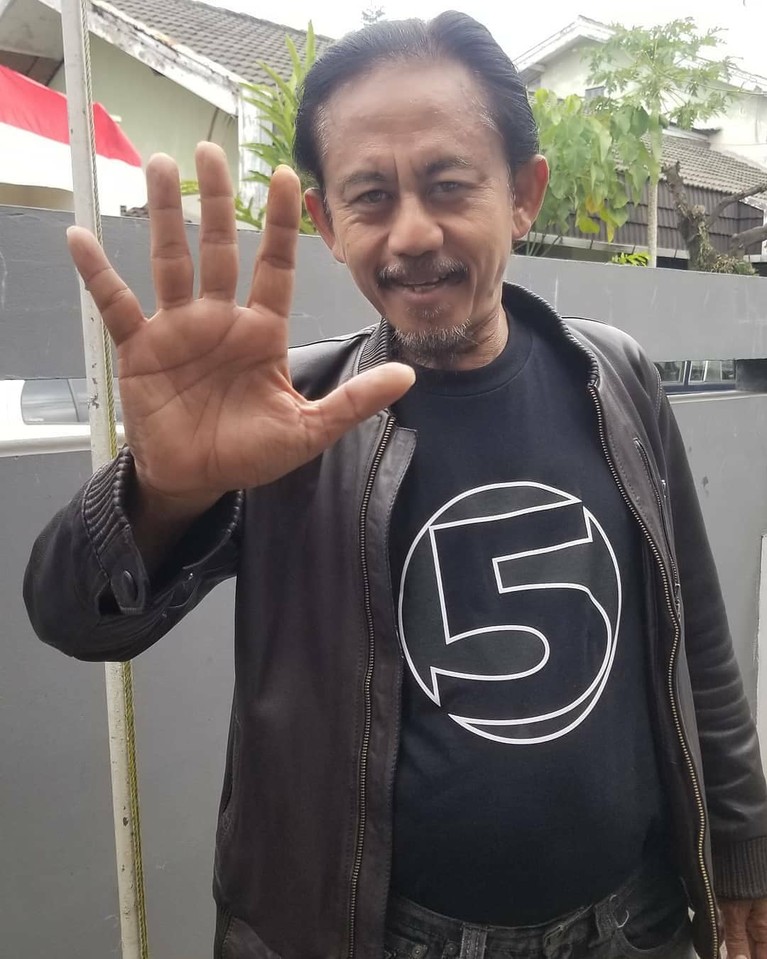 Epy Kusnandar Sikap Epy Kusnandar saat dicegat pihak berwajib ketika mudik jadi sorotan. Yuk kita intip potret artis senior ini!