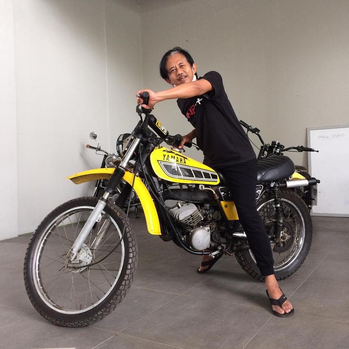 Sikap Epy Kusnandar saat dicegat pihak berwajib ketika mudik jadi sorotan&period; Yuk kita intip potret artis senior ini&excl;