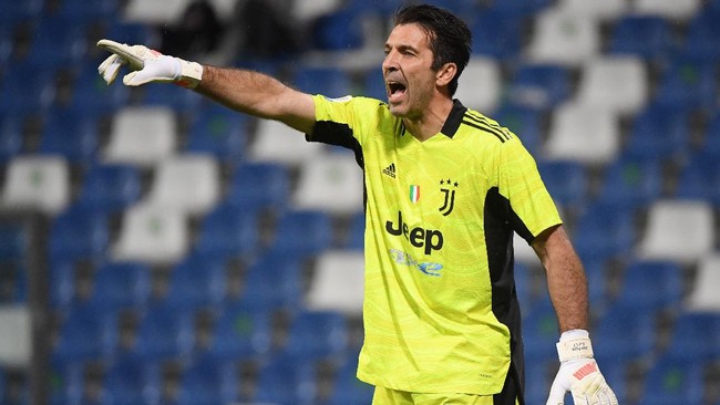 Kiper legendaris Gianluigi Buffon dilaporkan akan memutus kontrak bersama Parma dan memutuskan pensiun dari sepak bola di usia 45 tahun.