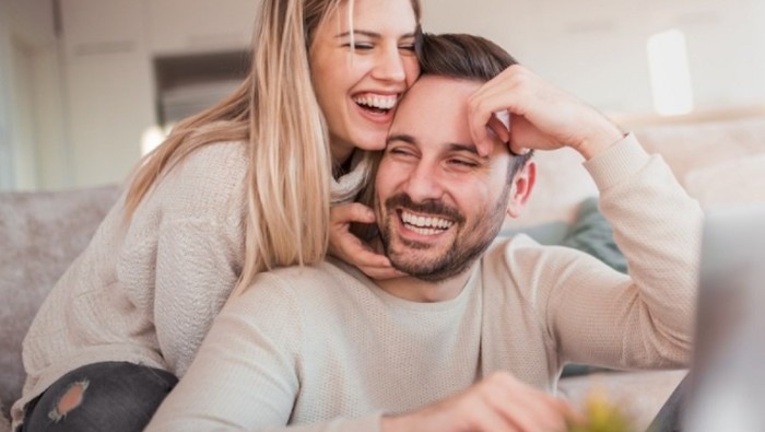 Ingin Hubungan Tetap Kuat? Hindari Menceritakan 5 Rahasia Ini ke Pasanganmu