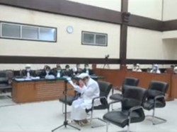 HRS Serang Keras Kapolda Metro dan Jaksa di Pleidoi
