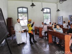 Menulis Ulang Sejarah dengan Kemanusiaan